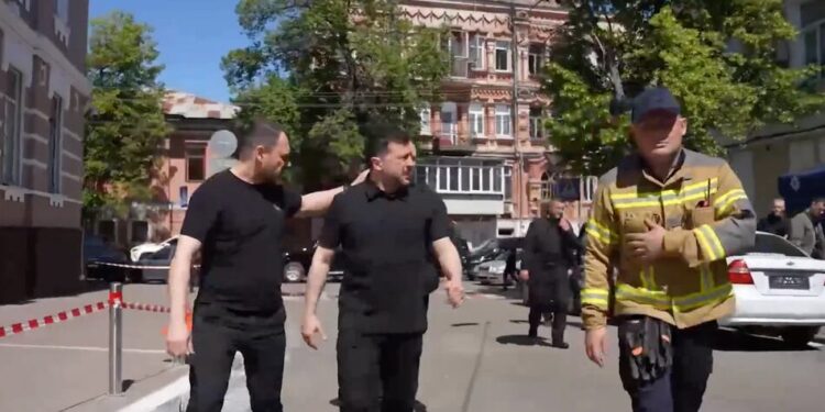 Зеленський відвідав зруйнований після атаки рф музей Чорнобиля, а також Лук'янівку
