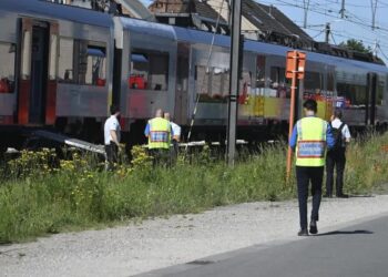 Зіткнення поїзда та шкільного автобуса в Бельгії забрало чотири життя
