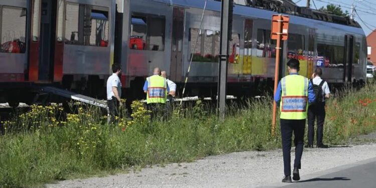 Зіткнення поїзда та шкільного автобуса в Бельгії забрало чотири життя
