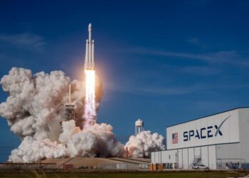 SpaceX знижує ціну акції перед історичним IPO – Bloomberg