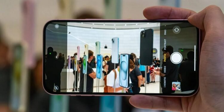 Сравнение камер iPhone 14 и 15