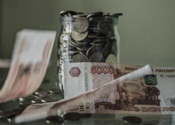 У рф масово повертаються до готівки через кризу довіри до банків – розвідка