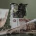У рф масово повертаються до готівки через кризу довіри до банків – розвідка