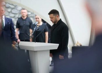 Зеленський разом з Першою леді вшанував пам'ять загиблих внаслідок війни 707 дітей