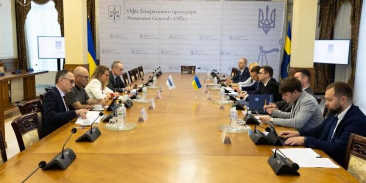 За фактами мілітаризації українських дітей розслідується 28 справ – в Офісі Генпрокурора обговорили з експертами ОБСЄ злочини рф