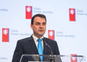 Прем'єр Чехії очолить делегацію на саміті НАТО попри суперечку з президентом