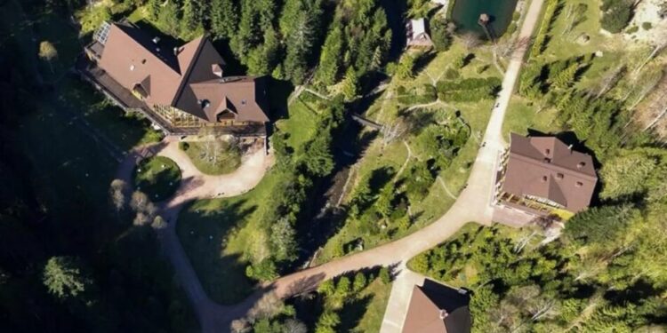 Дача Медведчука на 220 га державного лісу – шістьом посадовцям оголосили підозру