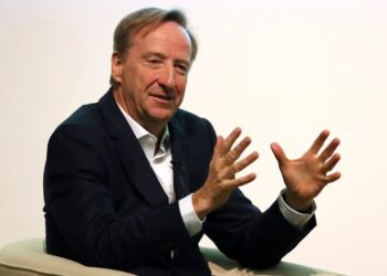 Ексглава MI6 Алекс Янгер помер від раку, він назвав свою пухлину "путін"