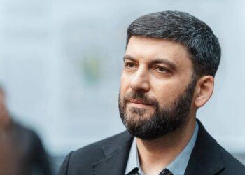 Гройсман повернув польський орден на знак солідарності з Зеленським і Україною