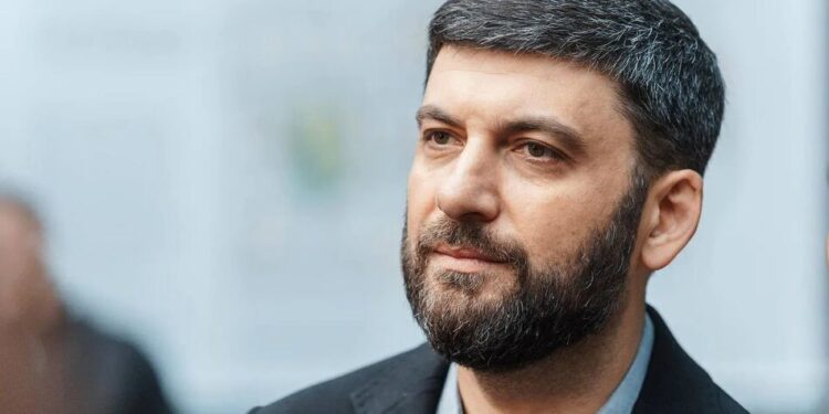 Гройсман повернув польський орден на знак солідарності з Зеленським і Україною