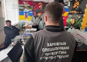 Посадовців армійського корпусу підозрюють у поборах із військових через "бойові"