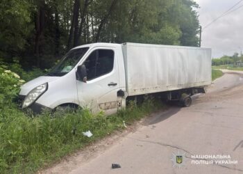 росіяни вдарили дроном по автівці, яка розвозила хліб на прикордонні Чернігівщини