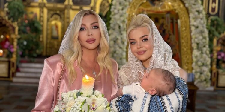 Співачка Аліна Гросу охрестила сина, а хрещеною стала Ірина Білик