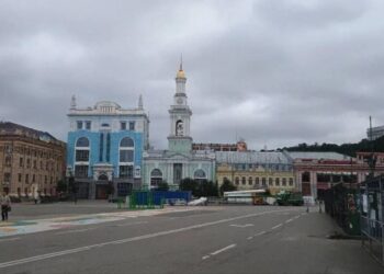 У мережі діляться кадрами без колеса огляду на Подолі у Києві
