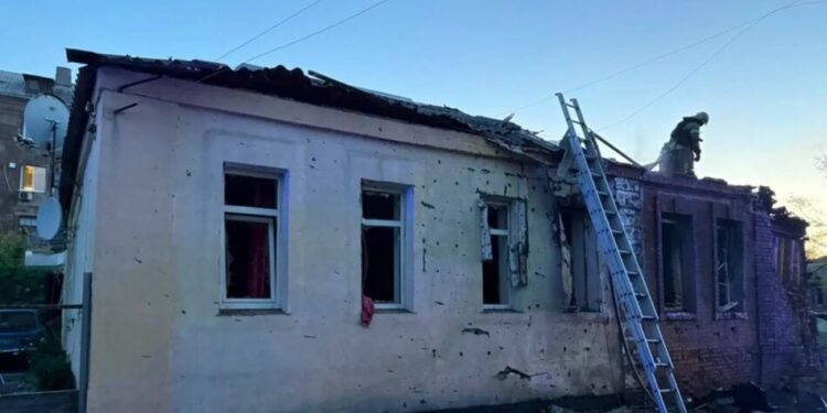 Удар рф по житловому будинку в Харкові – є поранені, зруйновані будинки