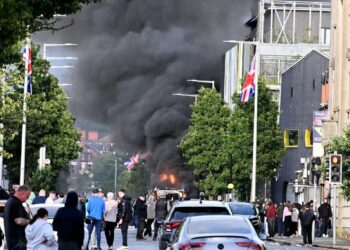 У Белфасті спалахнули заворушення після ножового нападу, протестувальники палили автомобілі