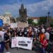 Тисячі людей вийшли на протест у Празі через реформу фінансування суспільних ЗМІ