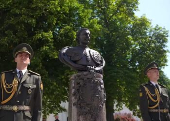 У Києво-Печерській лаврі встановили погруддя Мазепи – Зеленський заявив про відновлення історичної справедливості