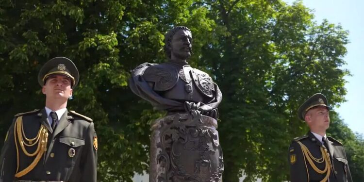 У Києво-Печерській лаврі встановили погруддя Мазепи – Зеленський заявив про відновлення історичної справедливості