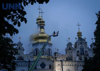 Києво-Печерську лавру закрили для відвідувачів після атаки рф
