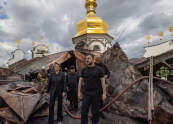 Удар рф по Україні забрав життя 11 людей, пожежі у Лаврі та Мистецькому арсеналі ліквідували – Зеленський