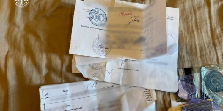 У Києві викрили схему оформлення фіктивної інвалідності за $30 тисяч – серед підозрюваних керівники ВЛК та МСЕК