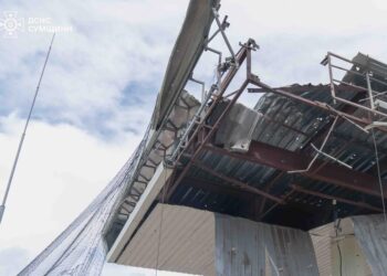 росія знову атакувала АЗС у Сумах, є поранені