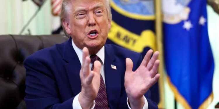 Трамп спростив процедуру звільнення 8000 високопосадовців федеральної служби