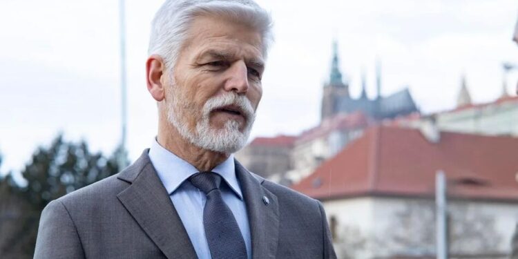 Президент Чехії подав до суду на прем’єр-міністра через виключення з делегації на саміт НАТО