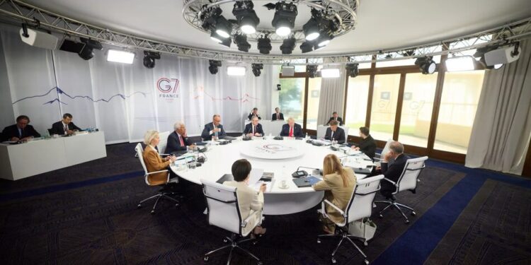 Зеленський обговорив з Трампом ліцензії на антибалістику, у G7 пообіцяли допомогу і підтримали тиск на рф