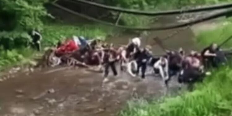 Понад 30 дітей були на мосту, шестеро – постраждали: на Буковині розпочато розслідування