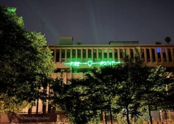 Посольство росії у Франції опинилось "під прицілом" Fire Point