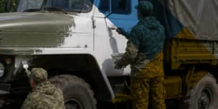 Цивільний щит: росіяни маскують військову техніку під молоковози та водовози – ЦНС