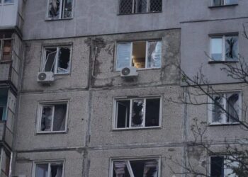 Ворог вдарив дронами по багатоповерхівці у Запоріжжі: 10 поранених