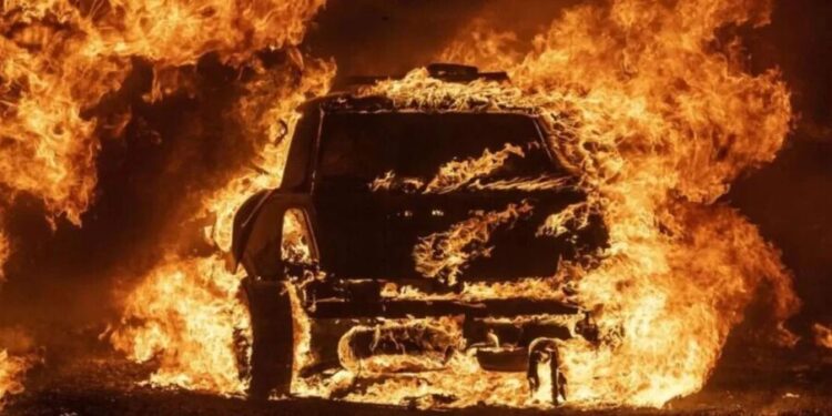 У москві вибухнув автомобіль, на місці працюють екстрені служби – росЗМІ
