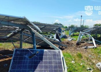 Ракетний удар рф по півдню Одещини знищив сонячні панелі, є поранені