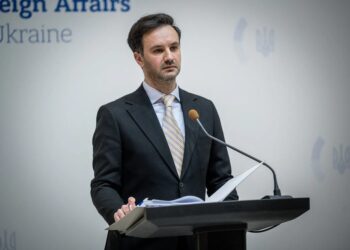 Чотирьох українських моряків після затримання в Ормузькій протоці повернули з Ірану – МЗС