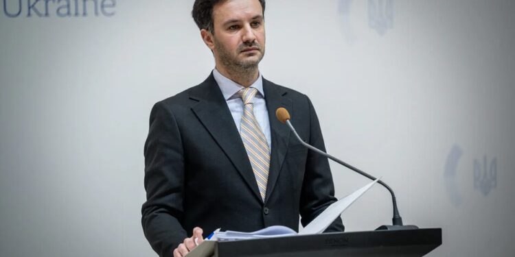 Чотирьох українських моряків після затримання в Ормузькій протоці повернули з Ірану – МЗС