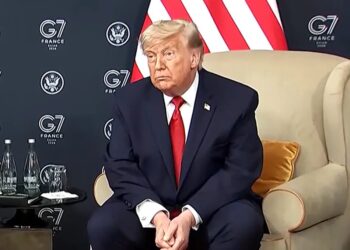 США та Іран підписали угоду про припинення вогню, але Трамп пригрозив новими ударами