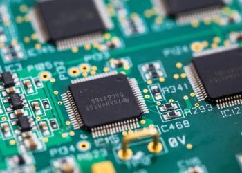 Apple і Microsoft підвищують ціни через дефіцит чипів – криза може тривати до 2028 року – Bloomberg