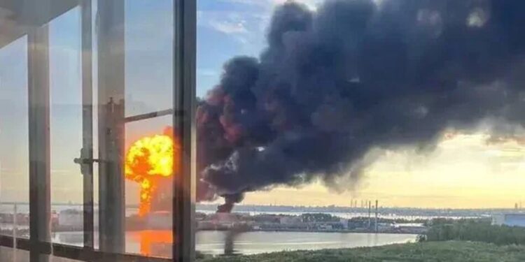 Дрони Fire Point уразили кораблі та нафтовий термінал в російському санкт-петербурзі – Штілерман