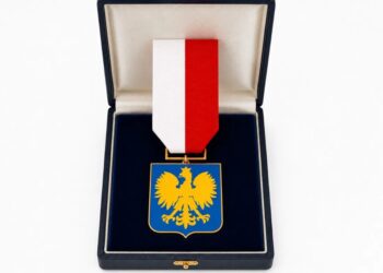 У Польщі активісти створили "Орден Майбутнього" для Зеленського та українців після скандалу