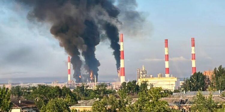 У самарі після атаки горить куйбишевський нафтопереробний завод