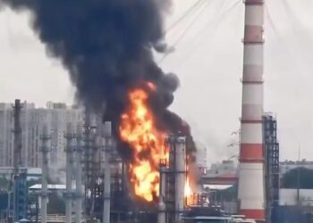 Удар українського безпілотника паралізував роботу московського НПЗ – ЗМІ