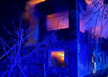 У Дніпрі через російську атаку частково зруйновано двоповерховий будинок