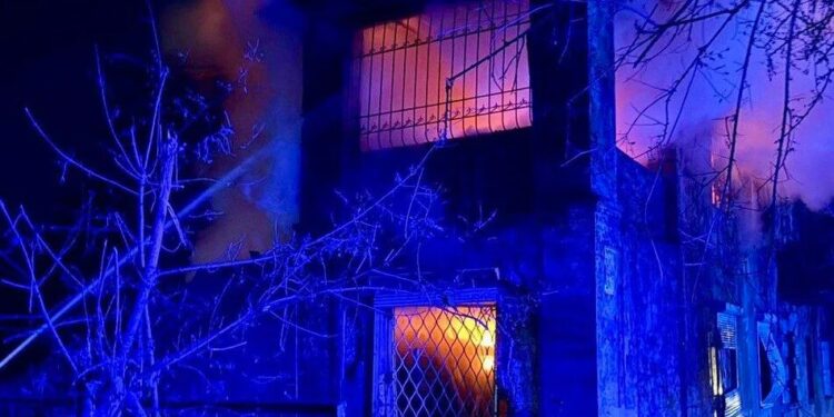 У Дніпрі через російську атаку частково зруйновано двоповерховий будинок