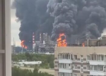Мер москви визнав влучання безпілотників по московському НПЗ під час масованої атаки
