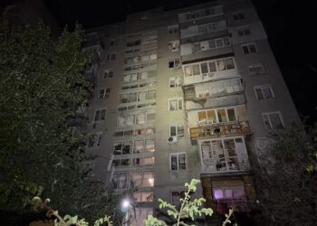 Нічна атака на Одесу: є поранений, в МВА показали наслідки влучання