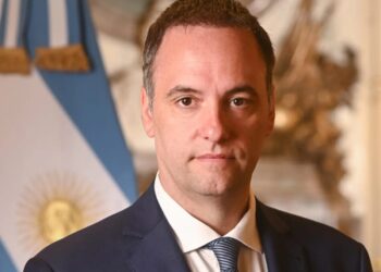Голова Кабміну Аргентини подав у відставку після скандалу з розкішними витратами