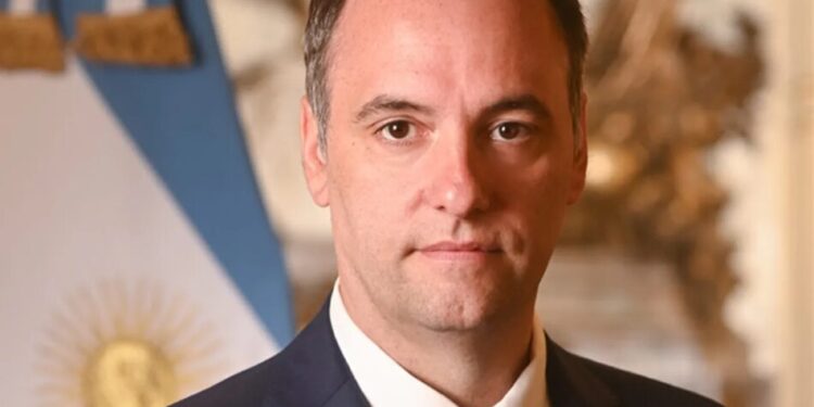 Голова Кабміну Аргентини подав у відставку після скандалу з розкішними витратами